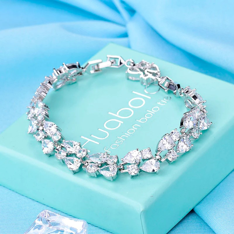 Shining%20White%20Gold%20Bracelet%20with%20Zircon%20Stones