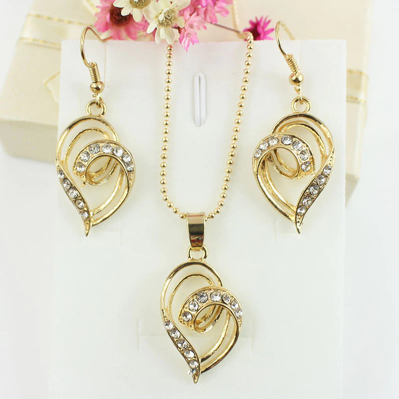 Gold%20crystal%20stone%20heart%20design%20women’s%20jewelry%20set