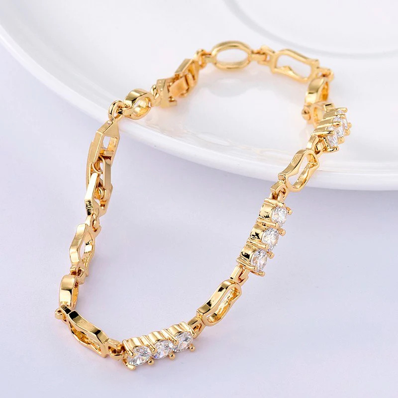 Elegant%20ladies%20bracelet%20with%20gold%20drop%20zircon%20stones/