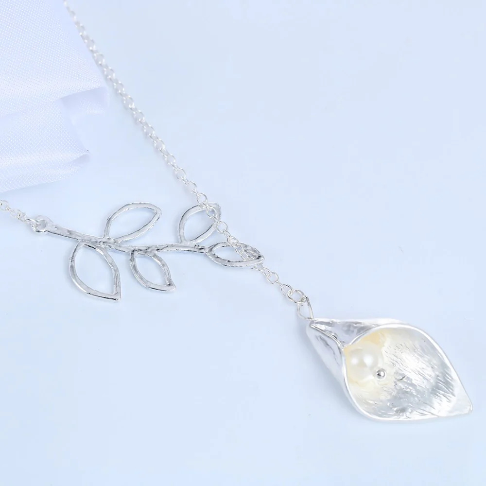 Calla%20Lily%20with%20Simulated%20Pearl%20Leaf%20Silver%20Necklace