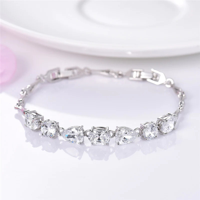 Elegant%20White%20Gold%20Bracelet%20with%20Zircon%20Stones/