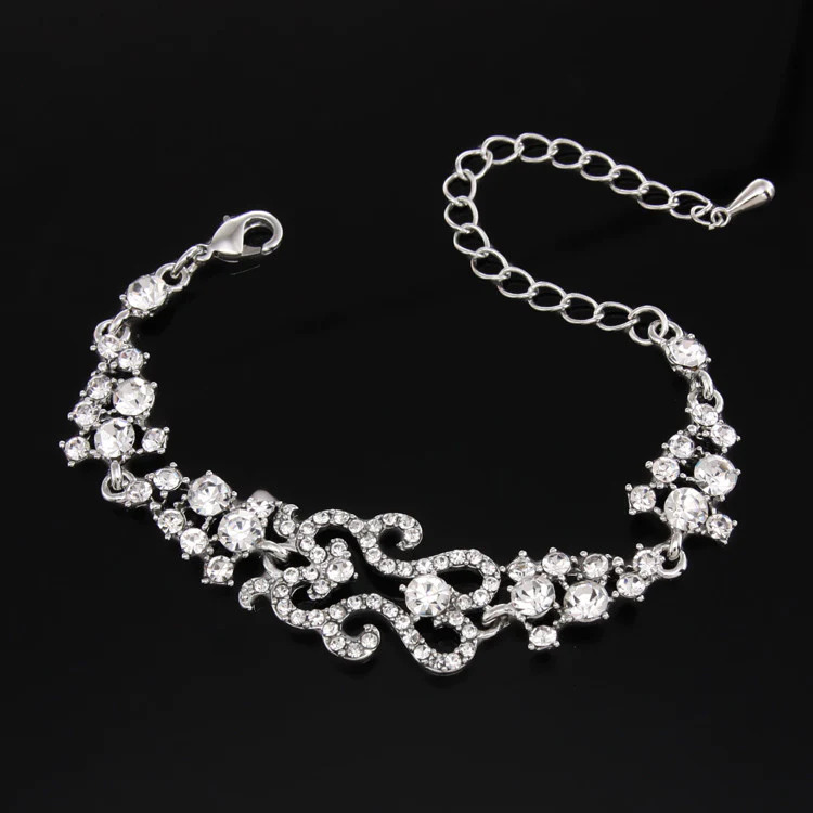 Elegant%20silver%20women’s%20bracelet%20with%20crystal%20motifs