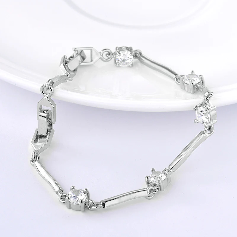 Elegant%20ladies%20bracelet%20with%20white%20gold%20zircon%20stones