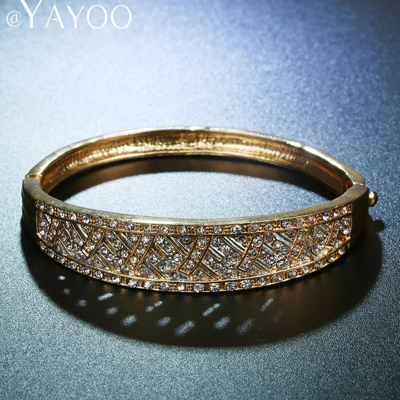 Elegant%20Golden%20Crystal%20Stone%20Bracelet/