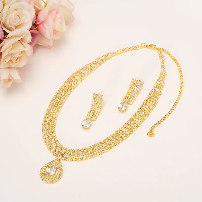 Gold%20diamond%20lady%20jewelry%20set