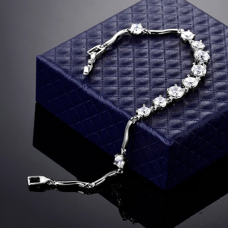 Elegant%20Bracelet%20with%20Zircon%20Stones/