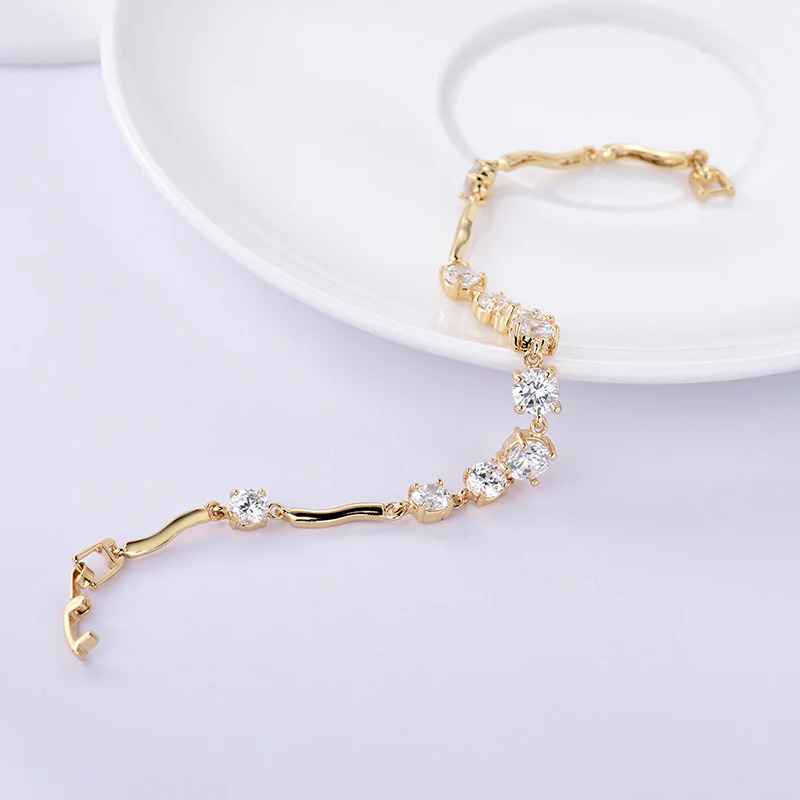 Elegant%20Bracelet%20with%20Zircon%20Stones/