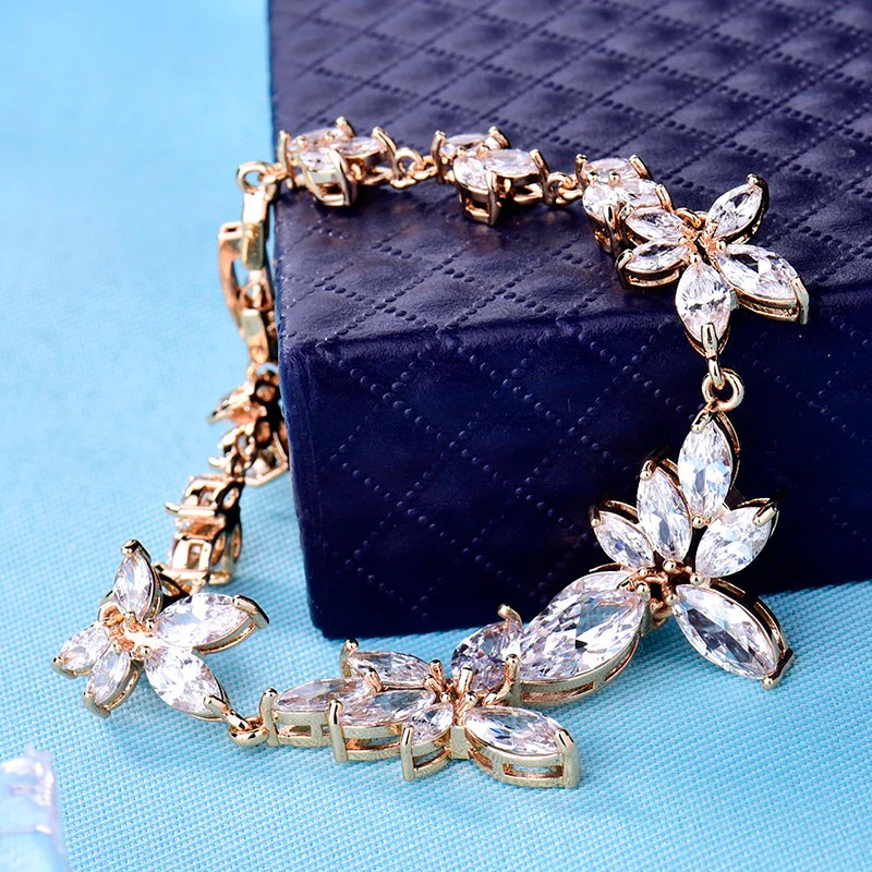 Elegant%20Crystal%20Flower%20Bracelet