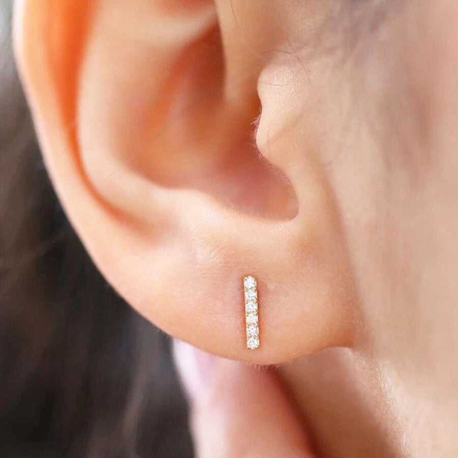 Minimalist%20&%20Dainty%20CZ%20Bar%20Shaped%20Stud%20Earrings/