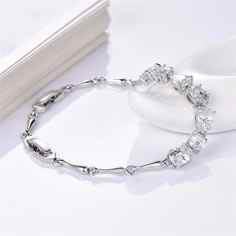 Elegant%20White%20Gold%20Bracelet%20with%20Zircon%20Stones