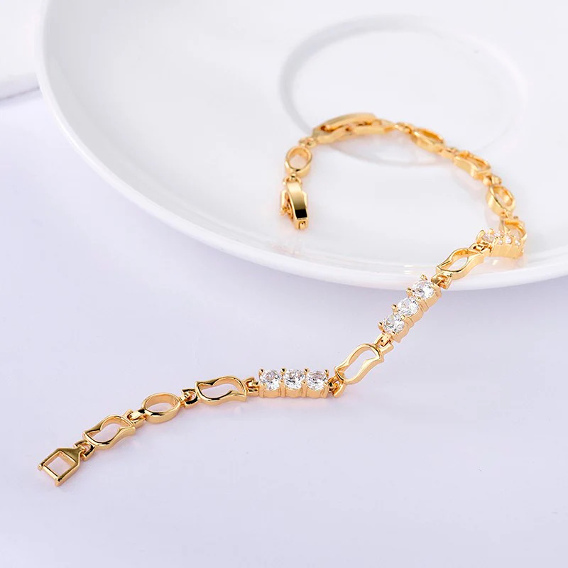 Elegant%20ladies%20bracelet%20with%20gold%20drop%20zircon%20stones/