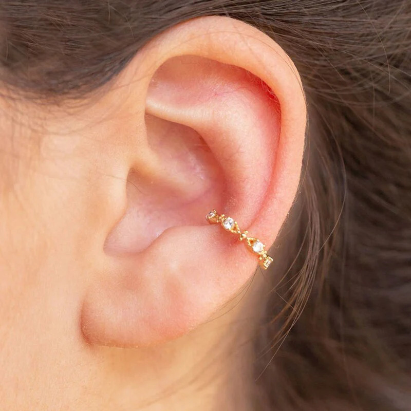 Conch%20ear%20cuff%20earrings%20with%20zirconia%20and%20balls