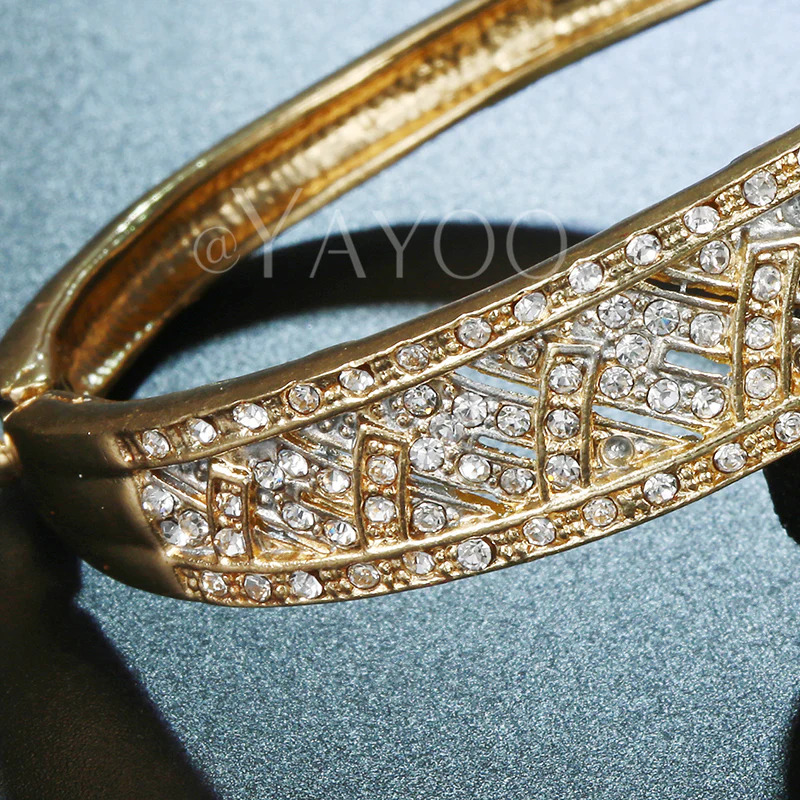 Elegant%20Golden%20Crystal%20Stone%20Bracelet/