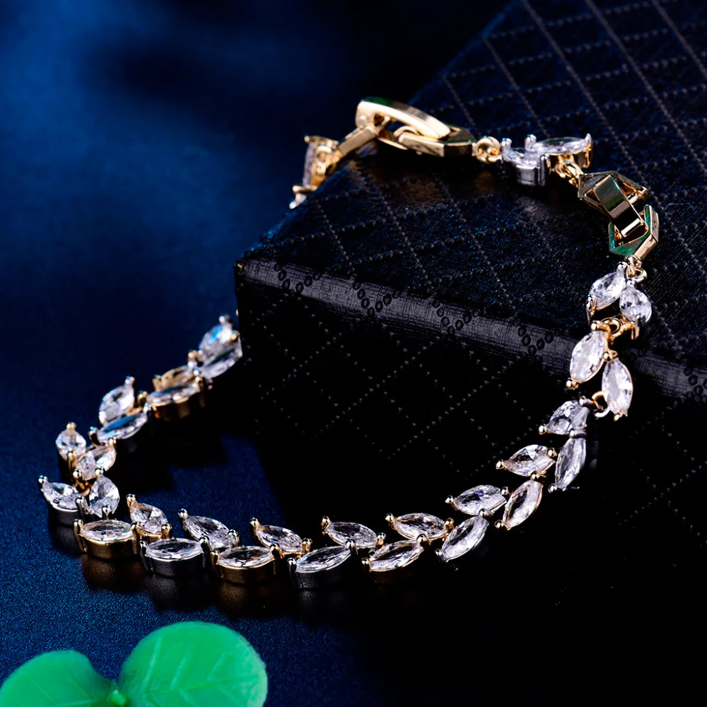 Elegant%20Bracelet%20with%20Baguette%20Zircon%20Stones