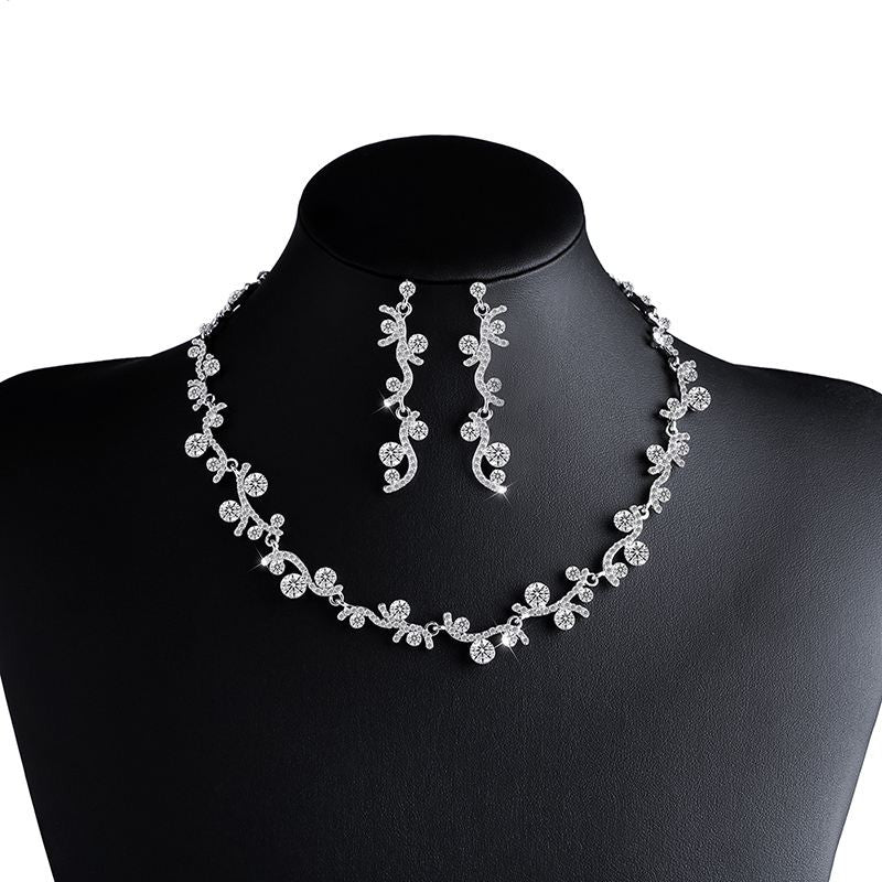 Romantic%20cubic%20zirconia%20silver%20necklace%20earrings%20set