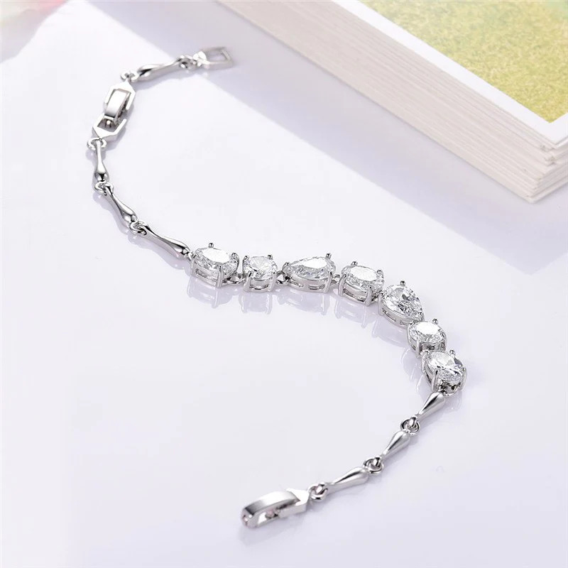 Elegant%20White%20Gold%20Bracelet%20with%20Zircon%20Stones