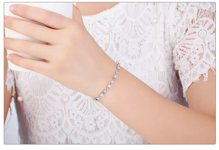 Silver%20Platinum%20White%20Zircon%20Heart%20Elegant%20Ladies%20Bracelet/