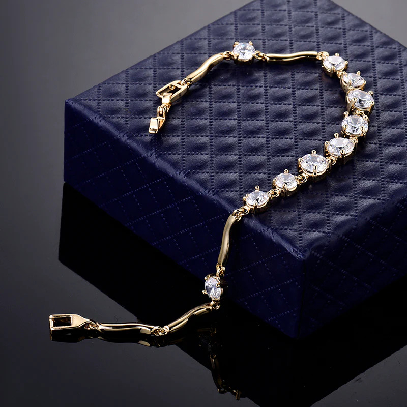 Elegant%20Bracelet%20with%20Zircon%20Stones