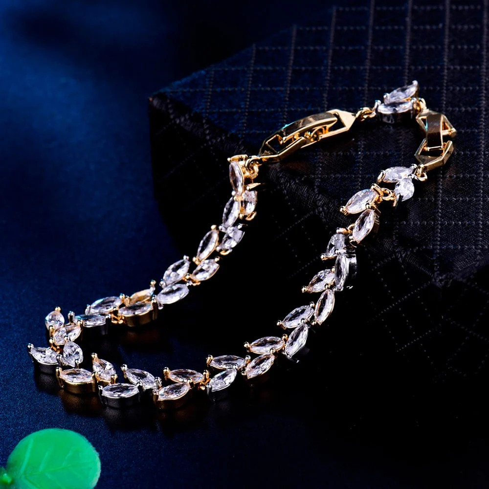 Elegant%20Bracelet%20with%20Baguette%20Zircon%20Stones