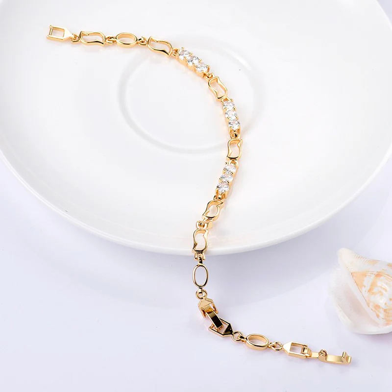 Elegant%20ladies%20bracelet%20with%20gold%20drop%20zircon%20stones/