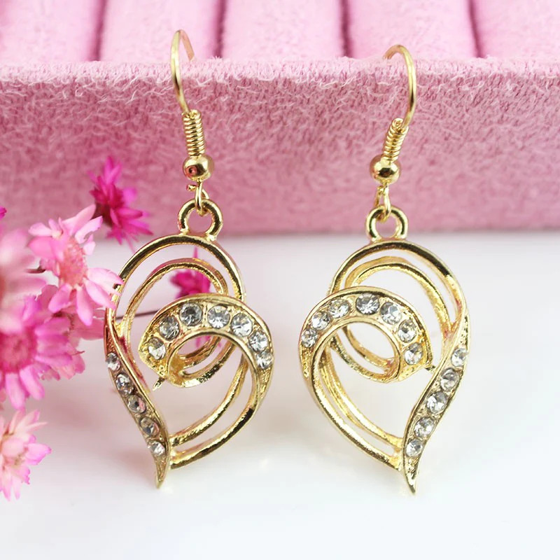 Gold%20crystal%20stone%20heart%20design%20women’s%20jewelry%20set/