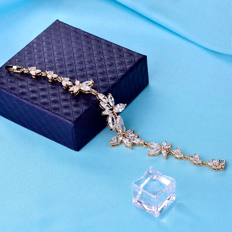 Elegant%20Crystal%20Flower%20Bracelet