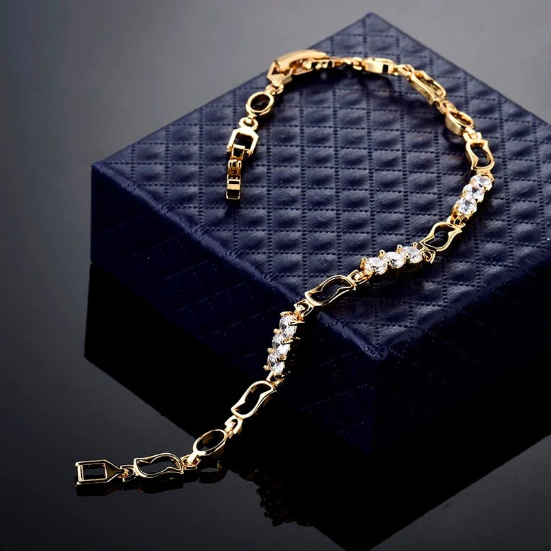 Elegant%20ladies%20bracelet%20with%20gold%20drop%20zircon%20stones