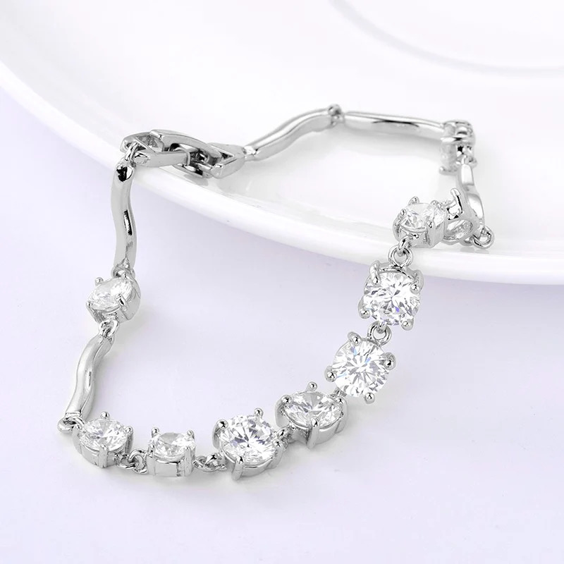 Elegant%20Bracelet%20with%20Zircon%20Stones/