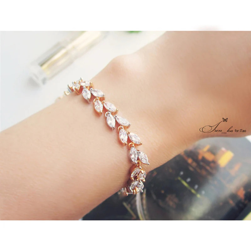 Elegant%20Bracelet%20with%20Baguette%20Zircon%20Stones