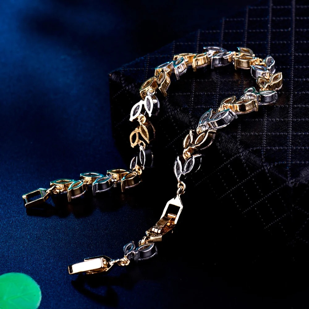 Elegant%20Bracelet%20with%20Baguette%20Zircon%20Stones