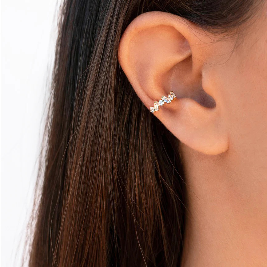 1%20Piece%20Dainty%20Baguette%20&%20Round%20CZ%20Conch%20Ear%20Cuff%20Earrings/