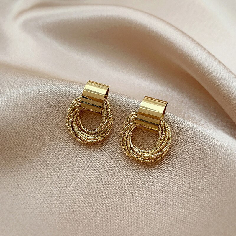 Minimalist%20Circles%20Stud%20Earrings/