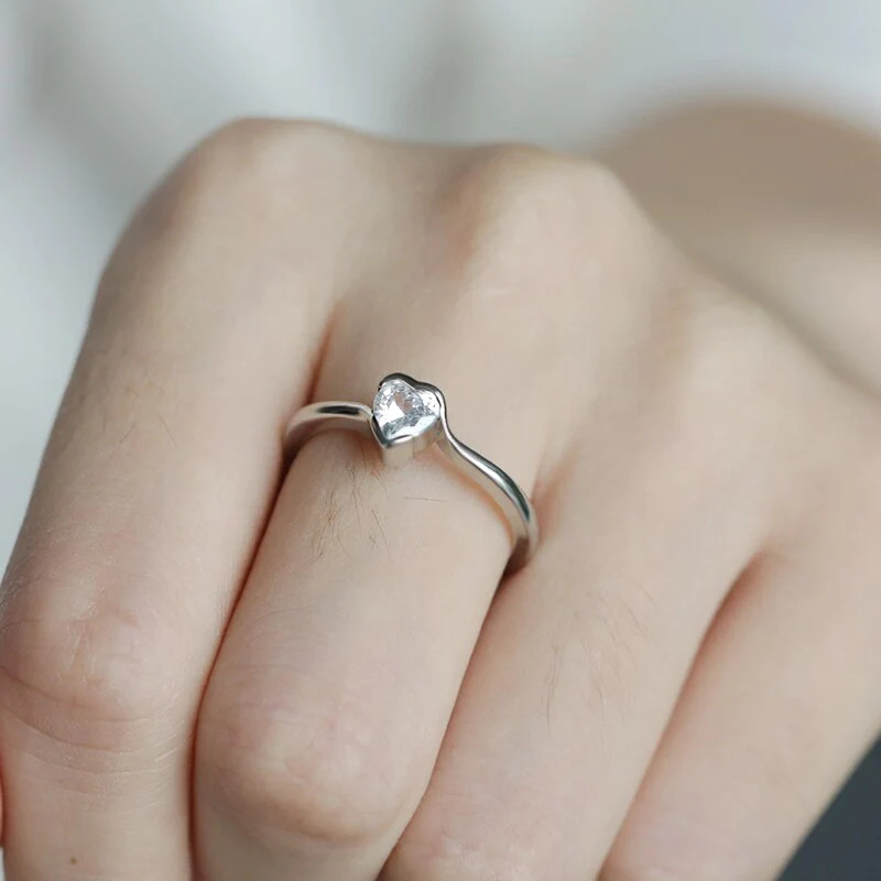 Minimalist%20Zircon%20Crystal%20Heart%20Rings