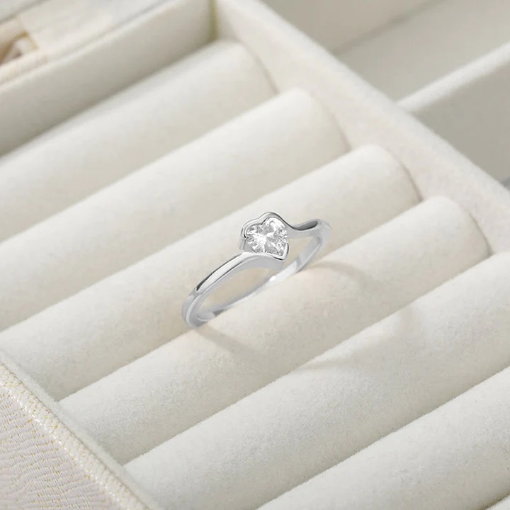 Minimalist%20Zircon%20Crystal%20Heart%20Rings/