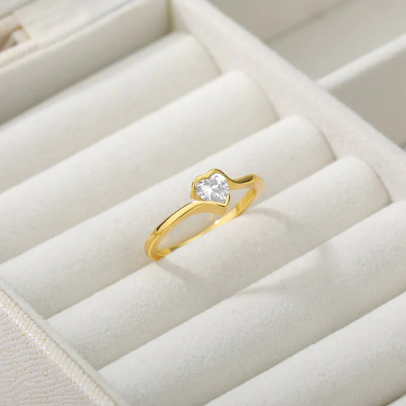 Minimalist%20Zircon%20Crystal%20Heart%20Rings