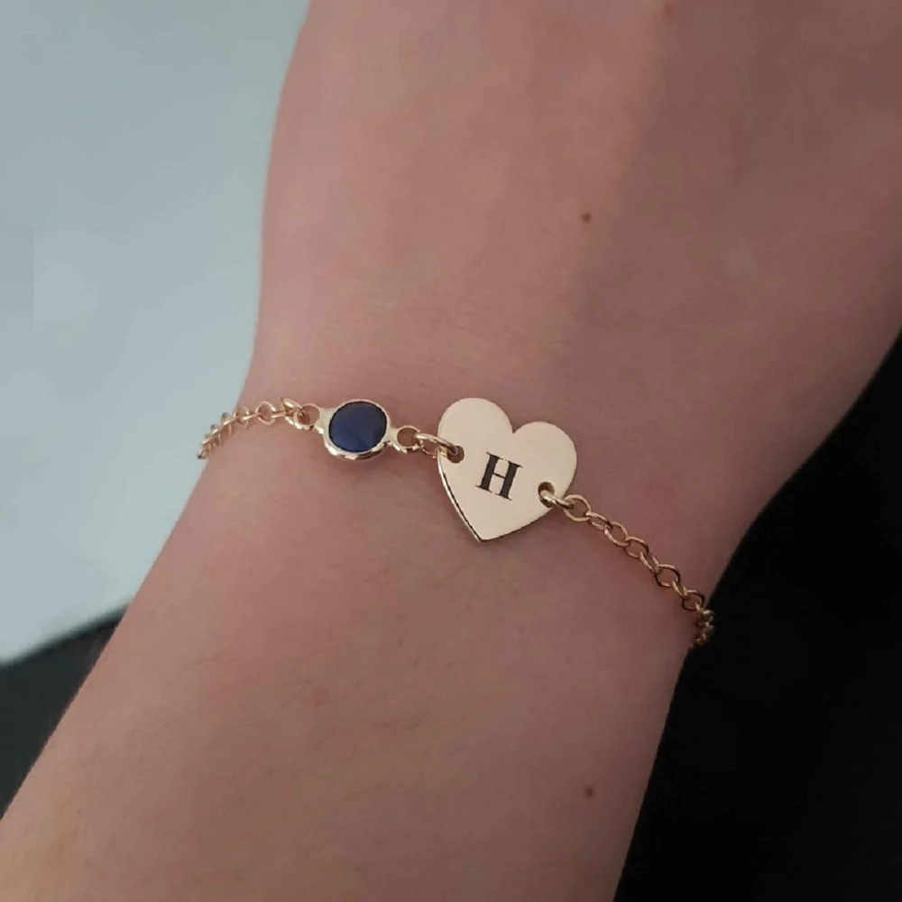 Personalized%20Heart%20Charm%20Bracelet%20With%20Birthstone/