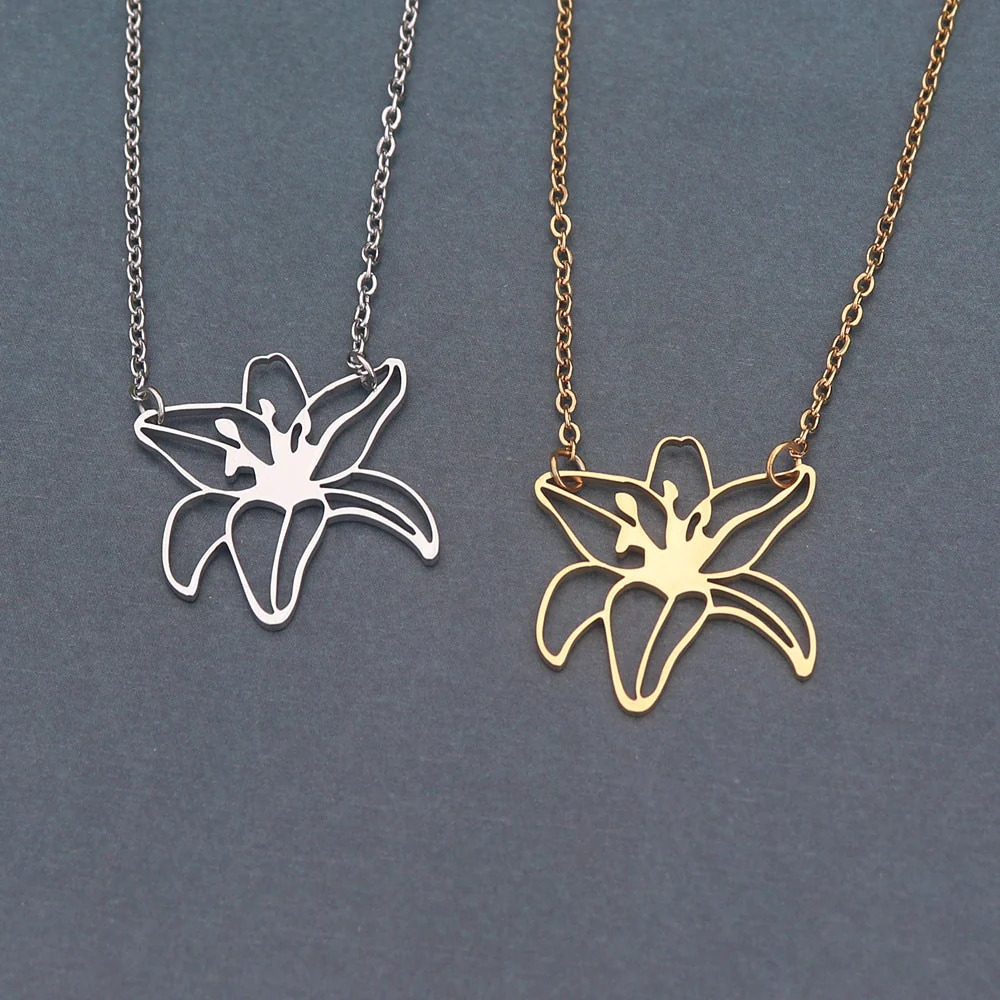 Fleur%20de%20Lis%20Saint%20Necklace