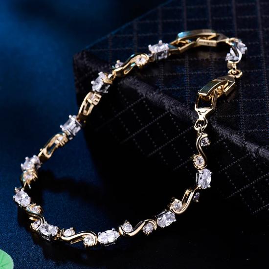 Elegant Round Cut Bracelet with Zircon Stones/