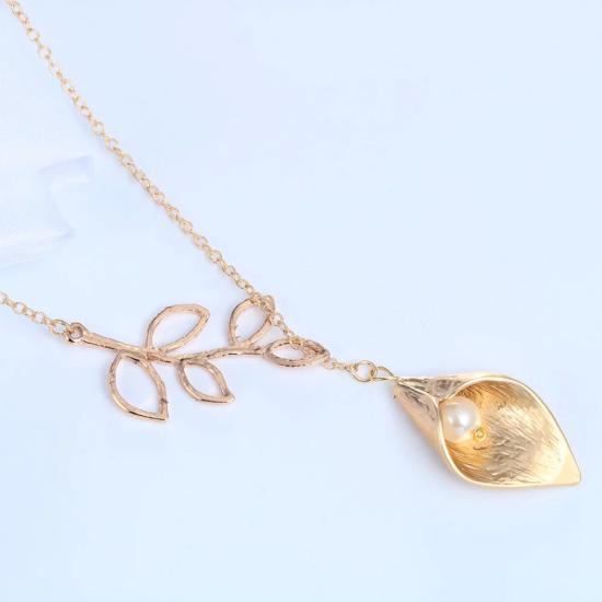 Calla Lily with Simulated Pearl Gold Necklace/