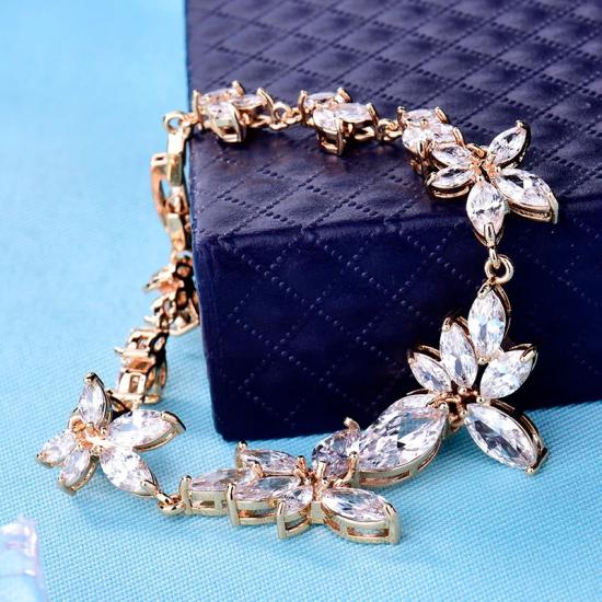 Elegant Crystal Flower Bracelet