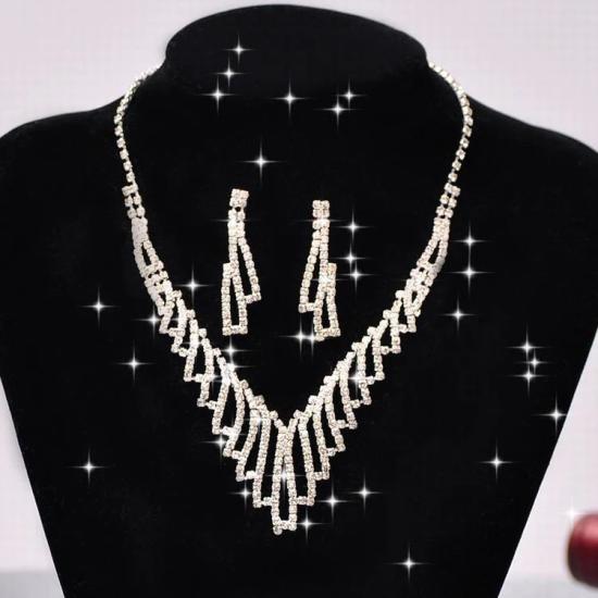 Elegant women’s jewelry set with crystal stones