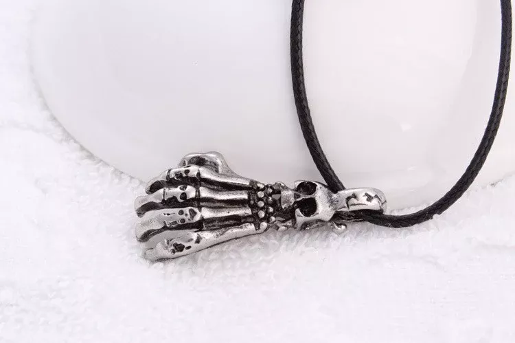 Skullhand Necklace/